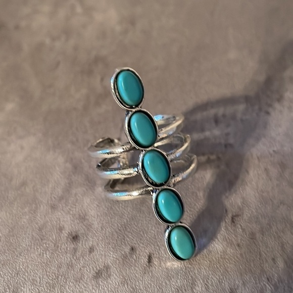 Turquoise Stone Linear Silver Ring - Picture 12 of 15